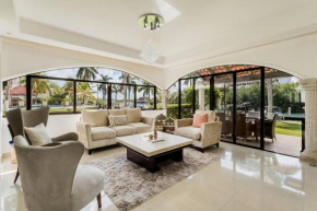 Stylish Lagoon front Villa by Casa Paraiso